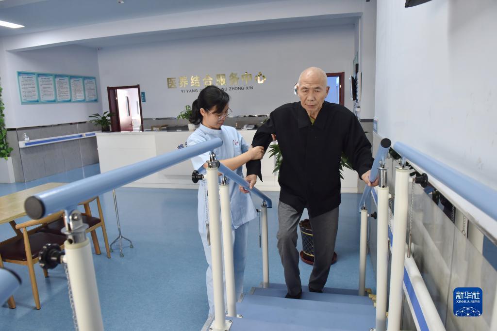 百万炸金花美女